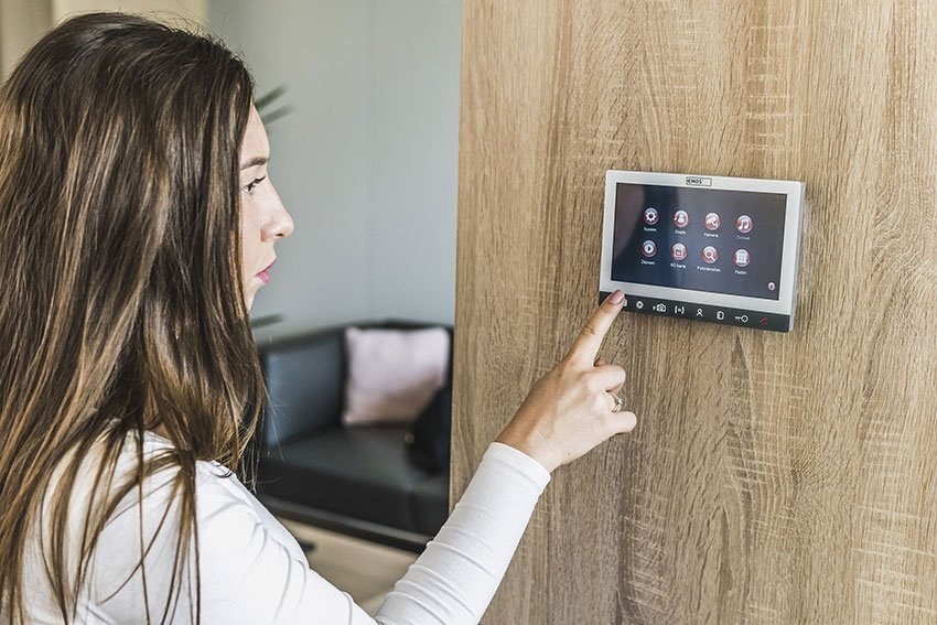 Emos H3010 EM-10AHD - vidi vo dne i v noci