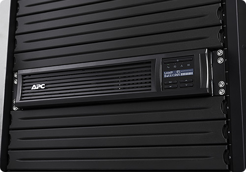 APC Smart-UPS (SMT1500RMI2UNC) 1500VA LCD RM 2U 230V so sieťovou kartou